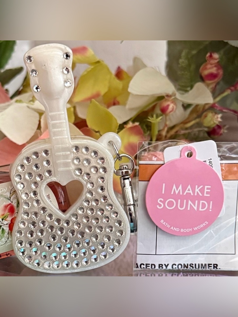 🆕🎸 BATH & BODY WORKS “BLING GUITAR” SOUND MAKING POCKETBAC HOLDER. BRAND NEW!